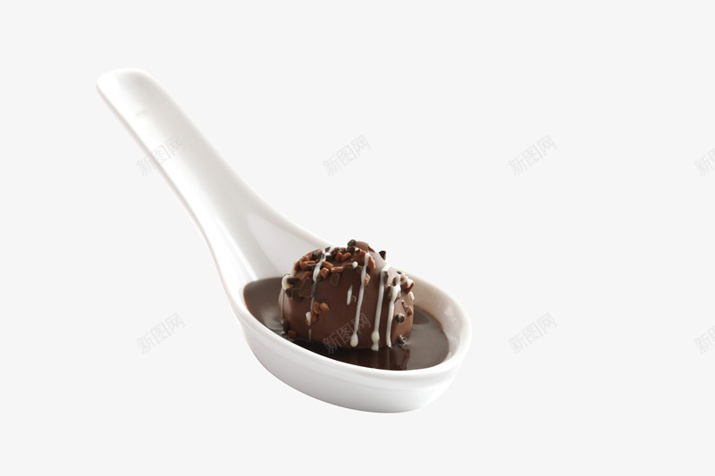 白色瓷勺里的巧克力浆png免抠素材_新图网 https://ixintu.com 勺子 巧克力 巧克力浆 巧克力球 甜品 甜食 白瓷 零食 食品