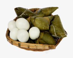糯米食品竹筐里的粽子与鸭蛋高清图片