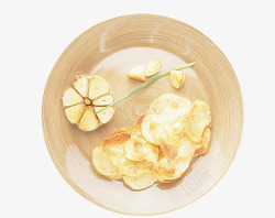 圆薯饼陶瓷盘子里的薯片高清图片
