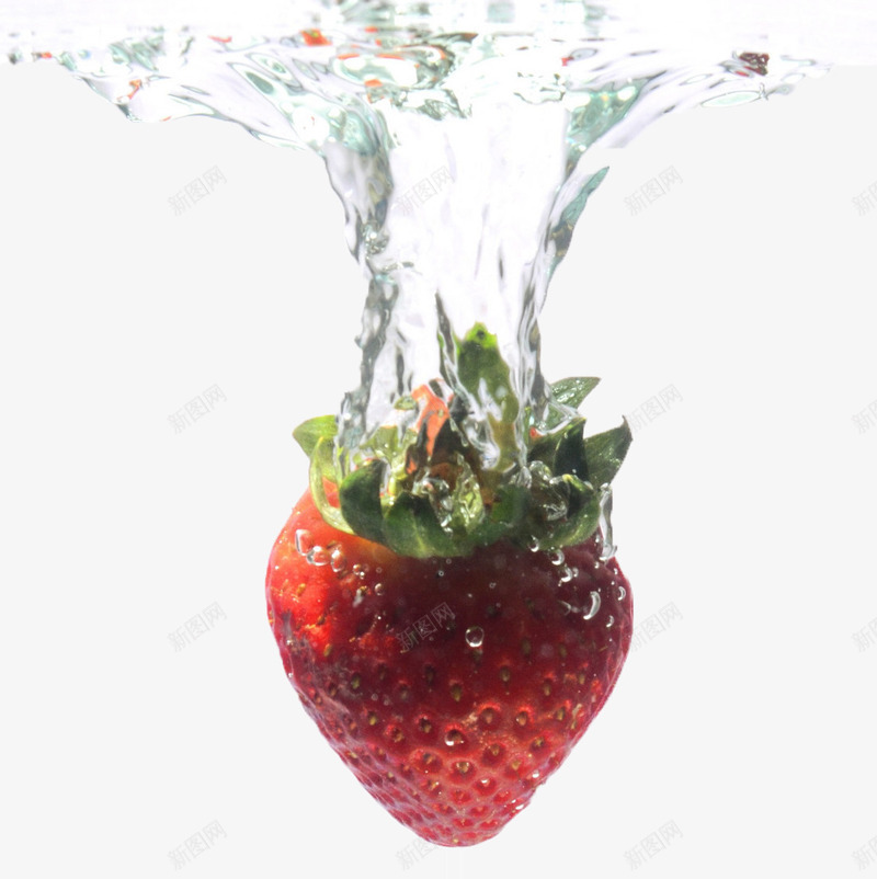 在水中的草莓png免抠素材_新图网 https://ixintu.com 水 沉落的草莓 滴 红色 食品