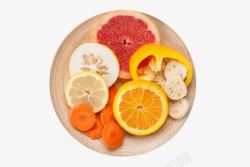 白柚圆形碟子里切好的水果高清图片