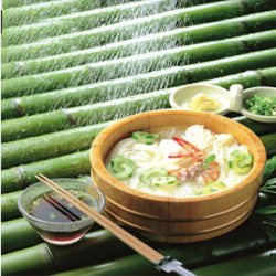绿色竹排竹排饭展示高清图片