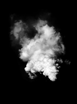 漂浮飘散的白色烟柱云朵雾气的素材