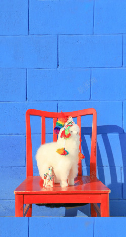 蓝色砖墙儿童椅子海报背景素材