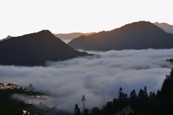 大雾弥漫大雾弥漫的加榜梯田峡谷高清图片