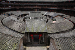 侗家族建筑筑屋檐高清图片