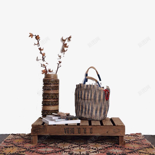 花瓶和手提包png免抠素材_新图网 https://ixintu.com 地毯 手提包 木桌子 花瓶