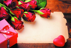 桌子红色玫瑰素材