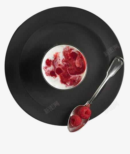 西餐盘上的肉片png免抠素材_新图网 https://ixintu.com 勺子 山莓 红莓 肉片 餐盘 黑色
