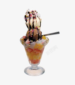 勺子玻璃杯三个球的冰淇淋水果杯高清图片
