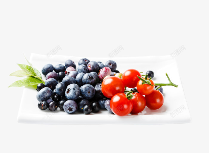 餐盘上的水果png免抠素材_新图网 https://ixintu.com 圣女果 小番茄 番茄 红色 绿叶 蓝色的 蓝莓 西红柿