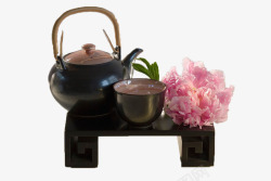 粉红茶杯日式茶壶和茶杯摆盘组合高清图片