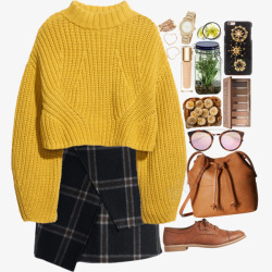 黄色毛衣和超短裙素材