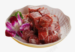 方块牛肉盘子里煮熟的牛肉块高清图片