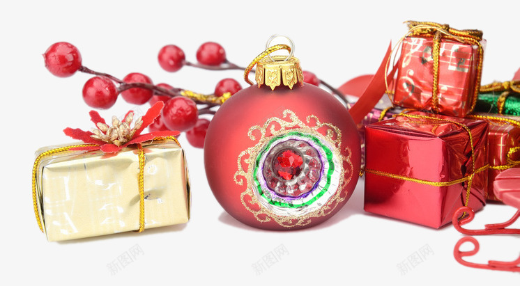 圣诞节礼物png免抠素材_新图网 https://ixintu.com 圣诞节礼物 果实 节日元素 雪球