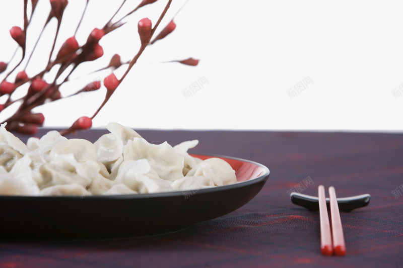 创意盘子中的水饺png免抠素材_新图网 https://ixintu.com 创意盘子中的水饺 筷子 食品
