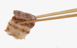 拿着食物的仆人筷子夹着五花肉高清图片