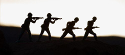 战斗士兵抢沙漠战斗的士兵高清图片
