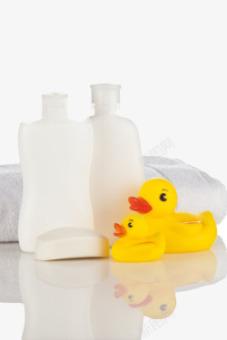 黄色绝缘体橡胶鸭和洗发水沐浴露素材