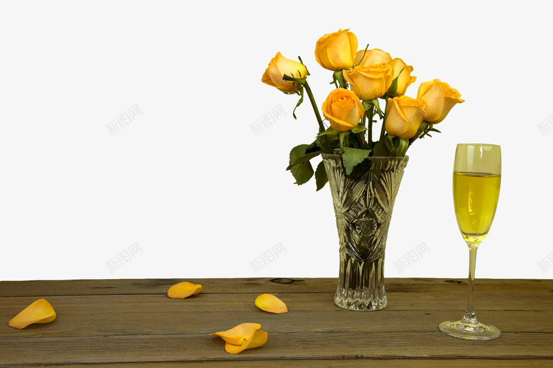 黄色玫瑰花瓶png免抠素材_新图网 https://ixintu.com amp 唯美 地上的花瓣 木桌面 植物 美酒 花卉 花瓣 花瓶 落地的花瓣 落花 黄玫瑰