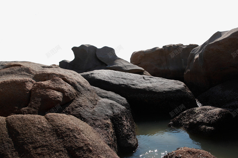 有石头的海边png免抠素材_新图网 https://ixintu.com 堆石块 岩石 摄影 有岩石的海边 沙岩石 沙滩 海 海边 海边岩石 海边石头 白云 石头 自然景观 自然风景 蓝天