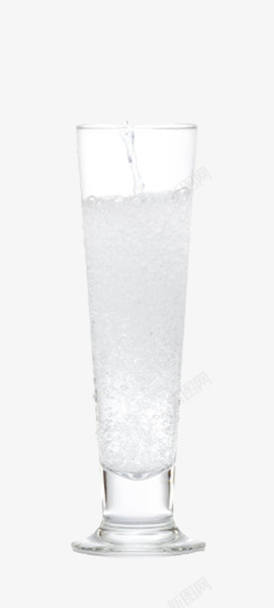 水杯里的冰块透明玻璃水杯里的苏打气泡水实物高清图片