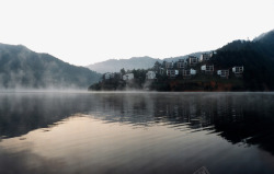 徽州旅游暮色苍茫的徽州水塘高清图片