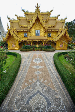 泰国清莱金色佛教寺庙素材