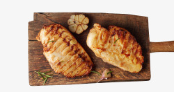腌制鸡肉案板上的鸡排高清图片