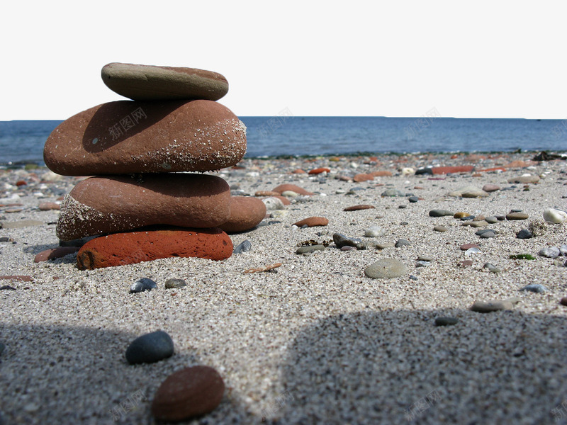 沙滩上的鹅卵石堆png免抠素材_新图网 https://ixintu.com 大海 沙滩 海岸 石堆 石头 鹅卵石