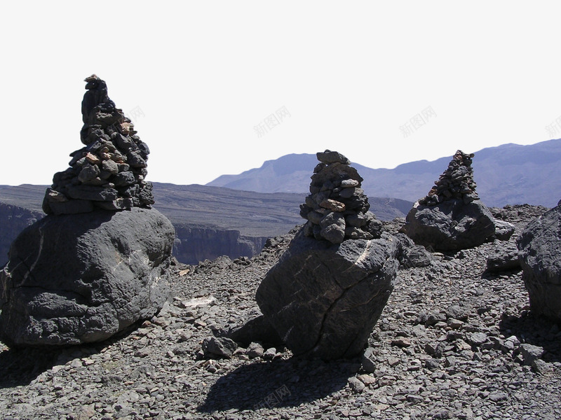 山顶的石堆png免抠素材_新图网 https://ixintu.com 山 石堆 石头 石山 风景素材