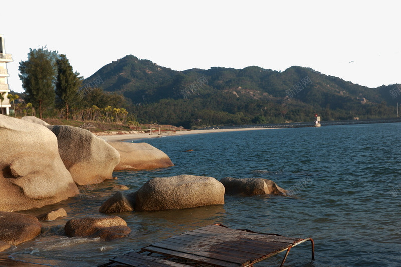 美丽海边景色png免抠素材_新图网 https://ixintu.com 岩石 摄影 海 海边 海边岩石 海边石头 石头 自然景观 自然风景 蓝天