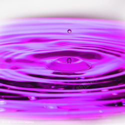 园晕紫色的水晕高清图片