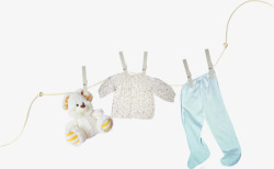三件挂着的衣服挂着的婴儿衣服高清图片