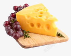放在砧板上的奶酪素材