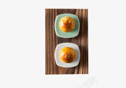 口味中秋碟子里的蛋黄酥高清图片