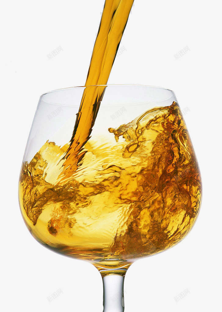 倒在杯子里的酒png免抠素材_新图网 https://ixintu.com 啤酒 液体 玻璃杯 黄色