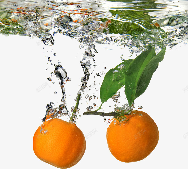 掉水里的橘子png免抠素材_新图网 https://ixintu.com 冰爽 冰爽节 掉水里的橘子 新鲜 柑橘 橘子 水果 水花 绿叶