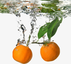 掉水里的橘子素材