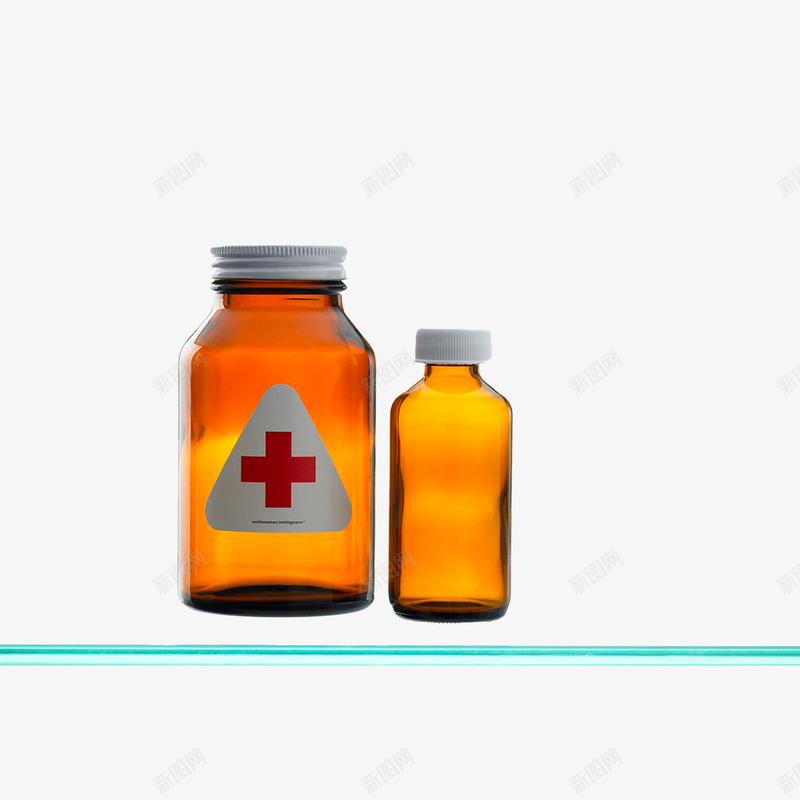 玻璃台上的医药瓶png免抠素材_新图网 https://ixintu.com 加号 医药瓶 手绘 玻璃台 白色加号 符号