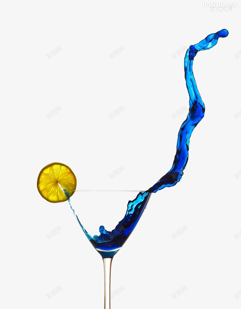 杯子里会飞的蓝色水png免抠素材_新图网 https://ixintu.com 柠檬 流动的水 蓝色的水 酒杯 飞溅