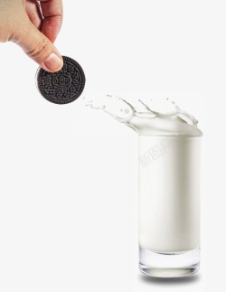手拿奥利奥牛奶广告创意图素材