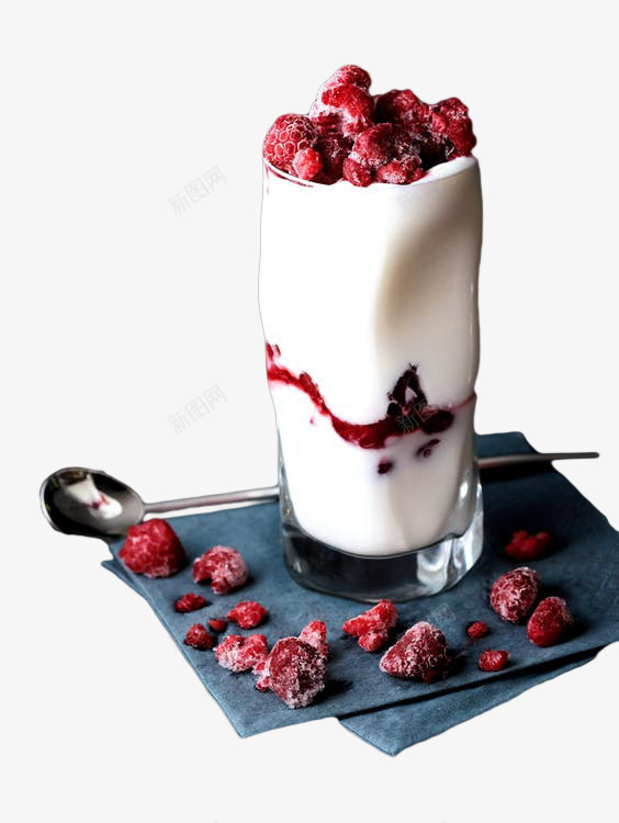牛奶泡草莓png免抠素材_新图网 https://ixintu.com 新鲜可口 水果 水果俯视 牛奶早餐