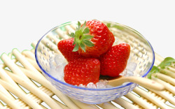 草莓冰块玻璃碗素材