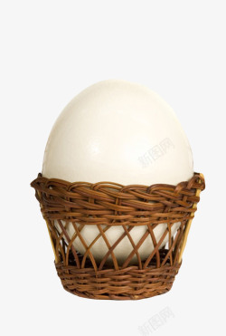 彩色复活蛋纯白色禽蛋镂空篮子里的食用彩蛋高清图片