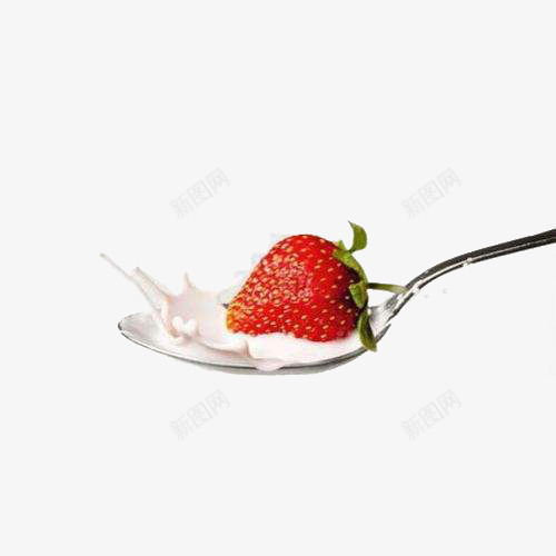 勺子中的草莓png免抠素材_新图网 https://ixintu.com 有营养 水果 洗水果 牛奶 维生素