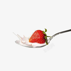 勺子中的草莓素材