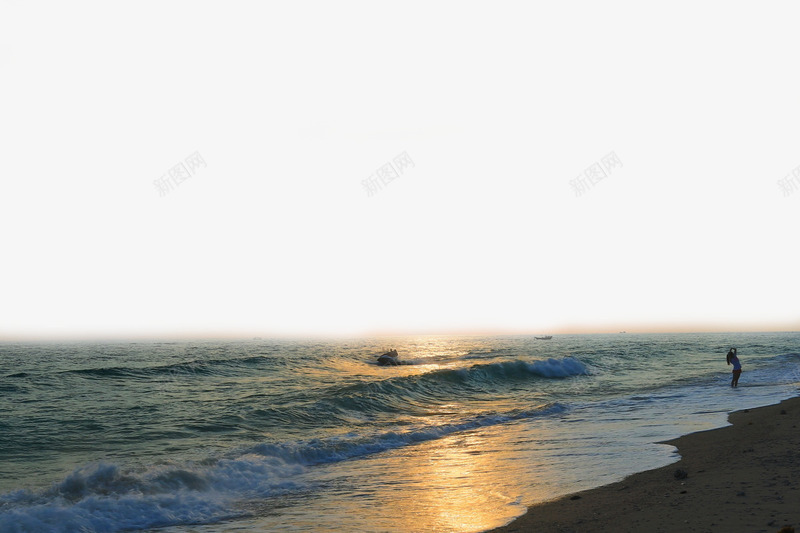 傍晚的海png免抠素材_新图网 https://ixintu.com 傍晚 夕阳 大海 摄影 波浪 海平线 海水 海洋 海滩 海面 蓝色