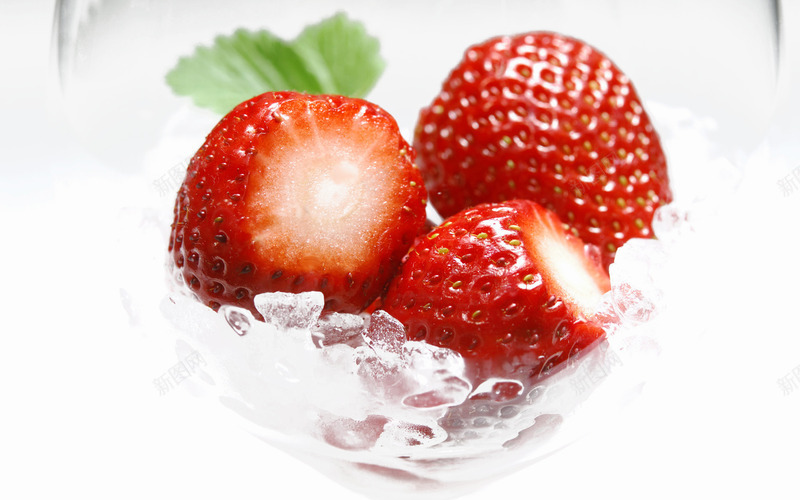 草莓水果冰块叶子png免抠素材_新图网 https://ixintu.com 冰块 叶子 水果 草莓