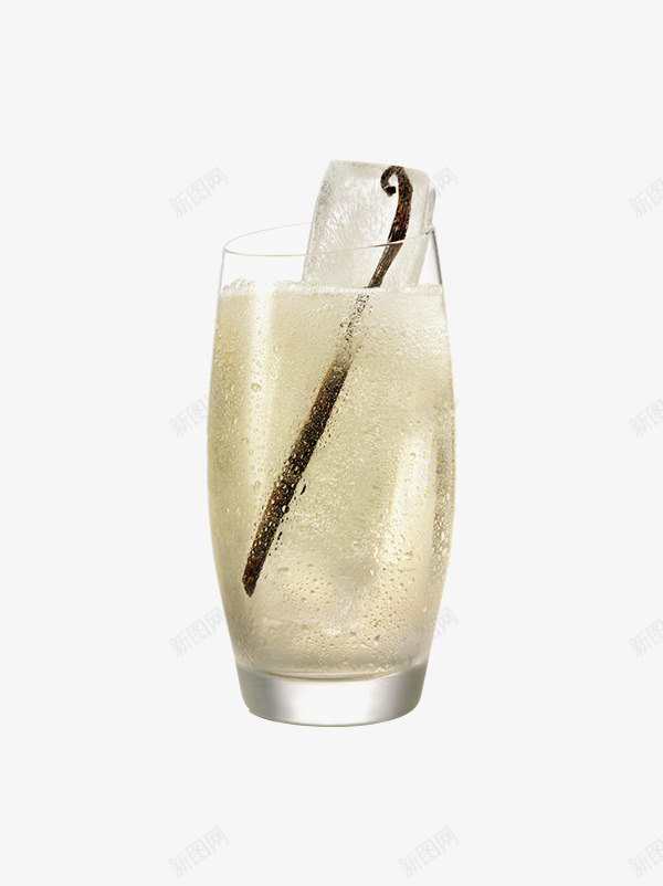 玻璃杯中的冰块png免抠素材_新图网 https://ixintu.com 冰块 冰水 玻璃杯 饮料